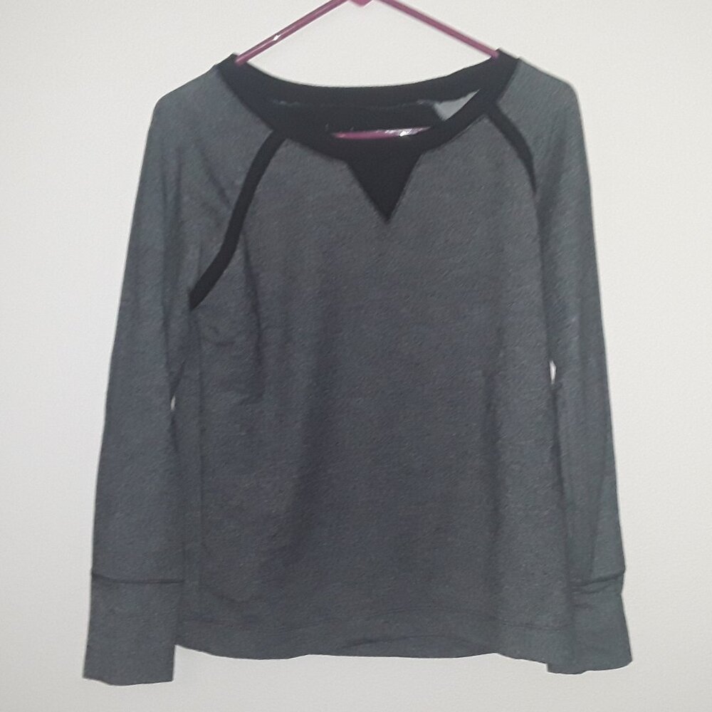 Nicole Miller New York, Ladies Lg. Long Sleeve Gray & Black top